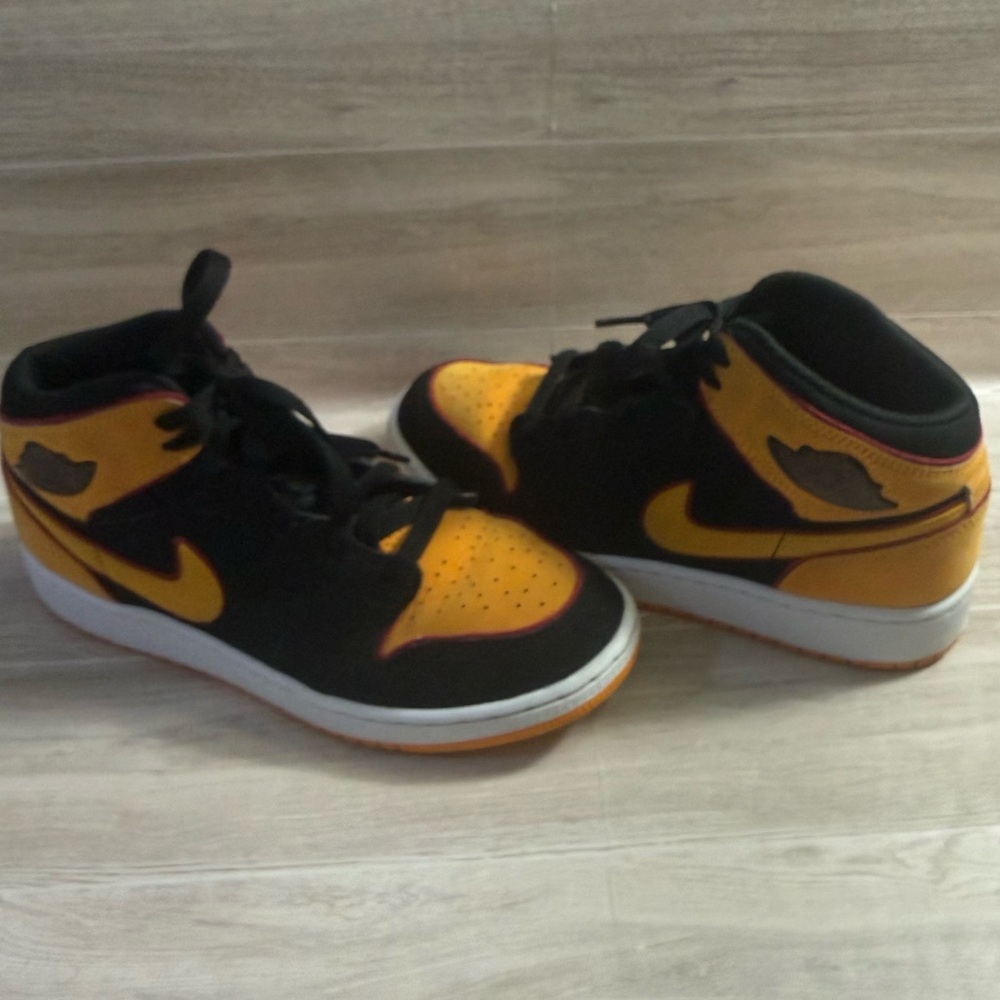 Nike Air Jordan 1 Mid Black Gold Orange Red Youth 5Y Sneakers - Picture 12 of 13